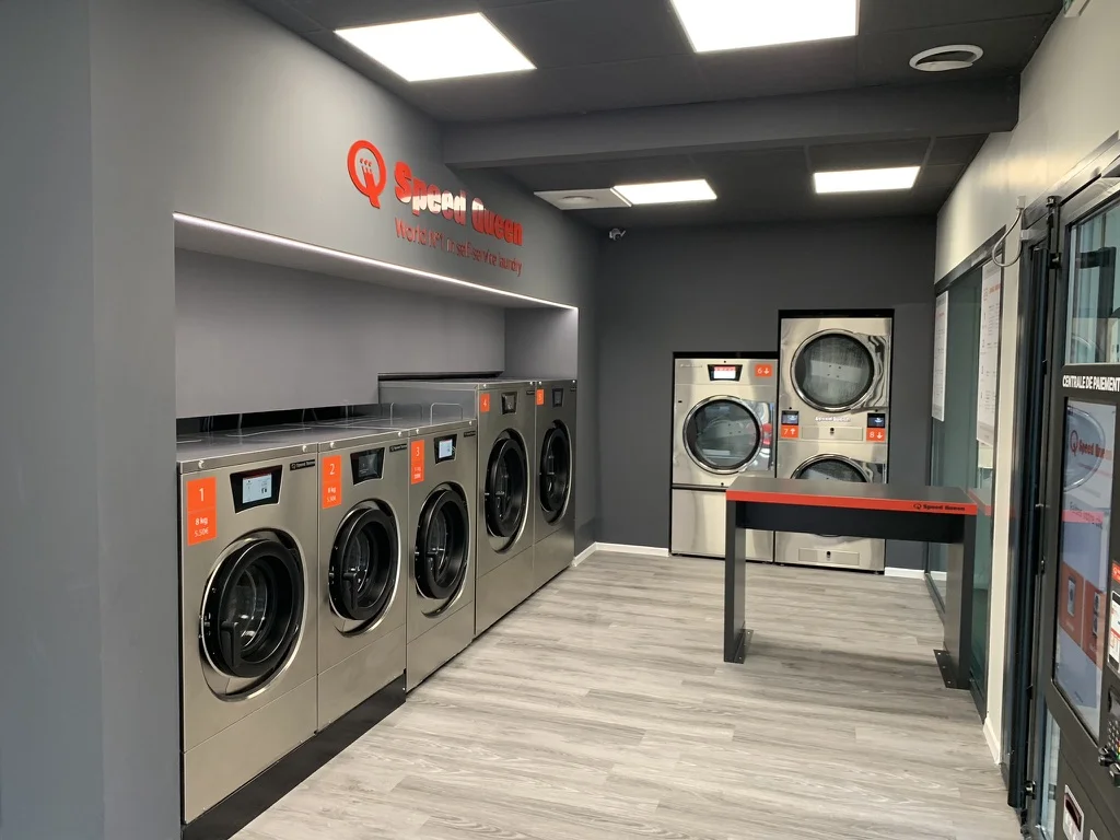 Laverie automatique Speed Queen Toulouse Croix-Daurade - Vue des machines professionnelles, lavage en 1h